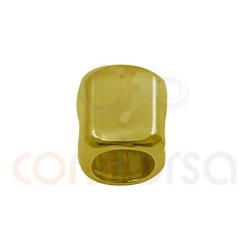 Venta mínima 10 unidades. Entrepieza cubo irregular con un tamaño de 3 x 3mm y un interior de 1.2mm en plata de ley 925ml.