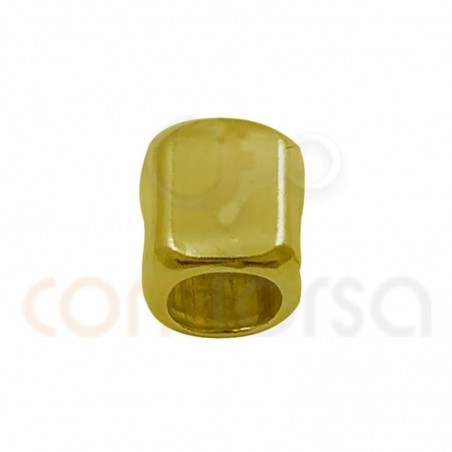 Venta mínima 10 unidades. Entrepieza cubo irregular con un tamaño de 3 x 3mm y un interior de 1.2mm en plata de ley 925ml.