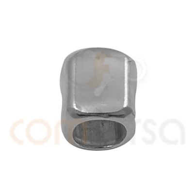 Venta mínima 10 unidades. Entrepieza cubo irregular con un tamaño de 3 x 3mm y un interior de 1.2mm en plata de ley 925ml.